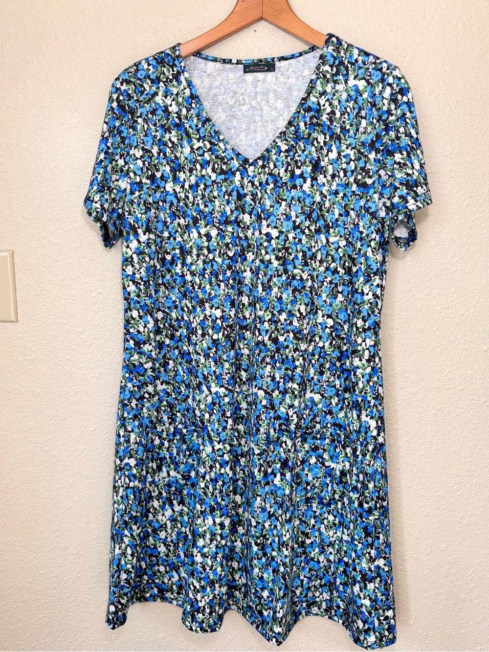 OFEEFAN blue floral print summer dress with a V-neck and side pockets. Women’s L